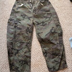 SHEIN Haute Barrel Camouflage Jeans